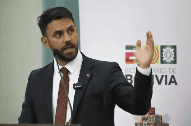 Detienen a exministro de Luis Arce en Bolivia por negarse a inspecci&oacute;n en un aeropuerto