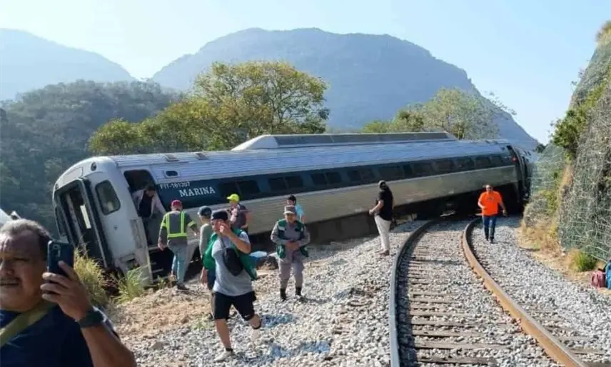Marina analiza rescate de vag&oacute;n del Tren Interoce&aacute;nico que cay&oacute; en un barranco: Sheinbaum