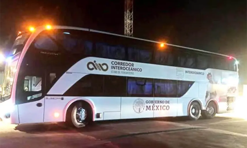 Tras descarrilamiento, Tren Interoce&aacute;nico da servicio con autobuses a quienes ten&iacute;an boletos