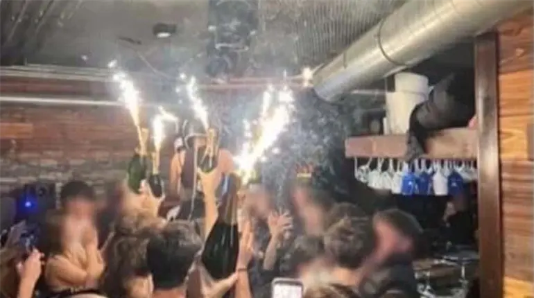 Chispas de bengala habr&iacute;a causado incendio en bar de Suiza