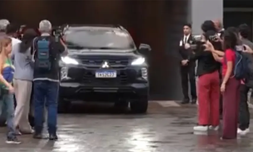 Bolsonaro regresa a prisión tras una semana internado por cirugía