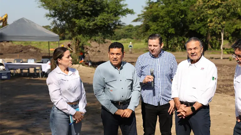 Supervisan Javier May y Octavio Romero, predio para construcci&oacute;n de viviendas