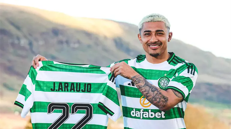 Celtic confirma la cesi&oacute;n hasta final de temporada del mexicano Juli&aacute;n Araujo