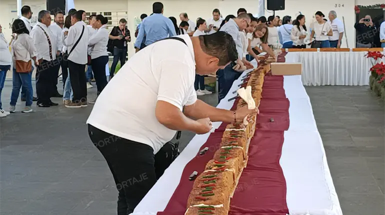 Invitan a partir la Rosca de Reyes en Plaza de Armas de Villahermosa
