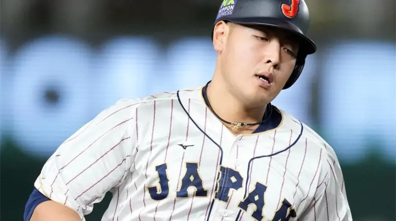 El japon&eacute;s Kazuma Okamoto llega a los Azulejos de Toronto