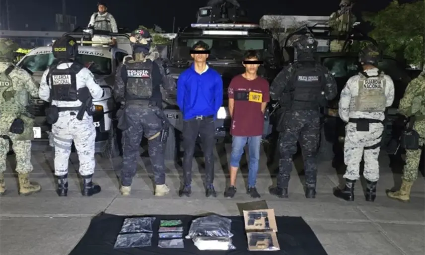 Detienen a dos jóvenes con armas y drogas en Centro