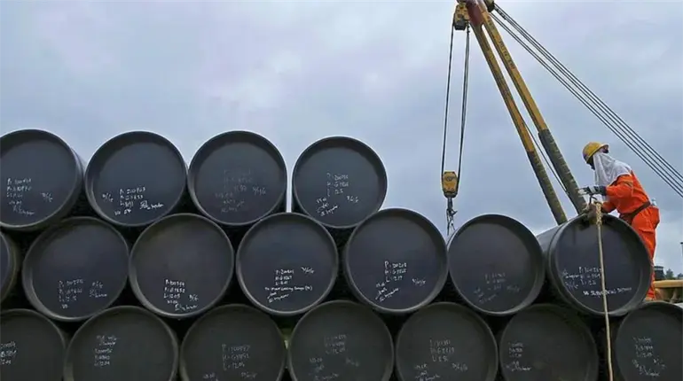 No ve Sheinbaum, por ahora, ajustar el precio del barril de petr&oacute;leo tras la invasi&oacute;n de EE. UU. a Venezuela