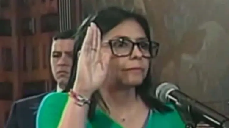 Vengo con dolor: Delcy Rodr&iacute;guez toma protesta como presidenta encargada de Venezuela