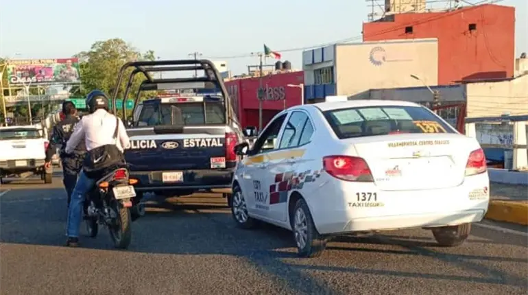 Detienen a presuntos asaltantes cuando intentaban huir en un taxi
