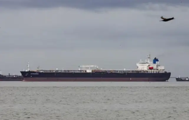 Abandonan Venezuela 16 buques petroleros sancionados por EE.UU.