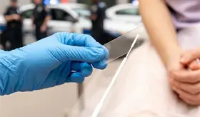 Aprehenden a empleado de cl&iacute;nica de diagn&oacute;stico m&eacute;dico en Chihuahua por propasarse con paciente