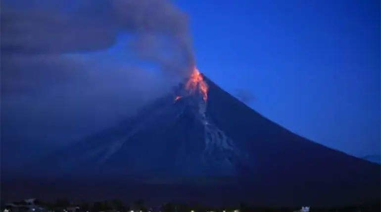 Filipinas ordena evacuaci&oacute;n de 3 mil habitantes tras actividad volc&aacute;nica