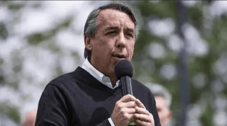 Azc&aacute;rraga Jean vende m&aacute;s de 26 mil millones de acciones de Televisa a sus copresidentes ejecutivos