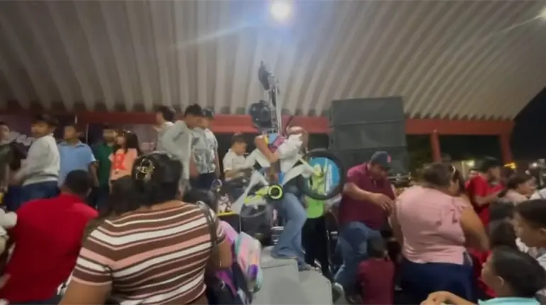 Festival de D&iacute;a de Reyes en Jalpa de M&eacute;ndez termina en golpes