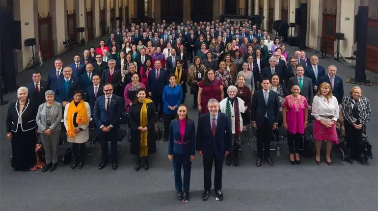 Sheinbaum se re&uacute;ne con diplom&aacute;ticos para revisar planes de M&eacute;xico en 2026