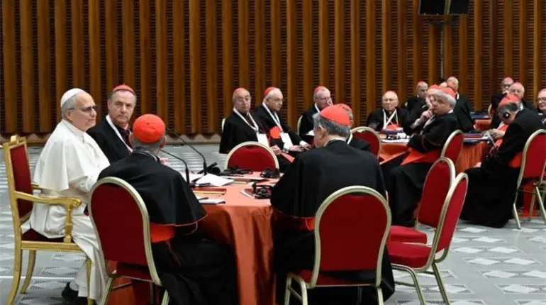 Estoy aqu&iacute; para escuchar: Le&oacute;n XIV durante apertura del primer Consistorio Extraordinario de su pontificado