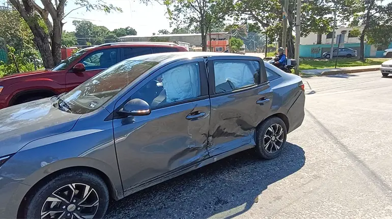 Dos mujeres heridas y da&ntilde;os materiales, deja accidente en la Perif&eacute;rico de Villahermosa