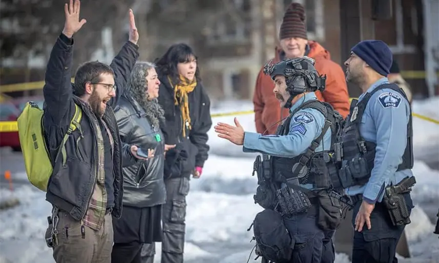 Detienen a 8 personas en protestas por muerte de mujer a manos de ICE en Minneapolis