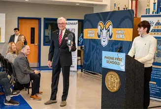 Nueva Jersey proh&iacute;be uso de celulares en escuelas