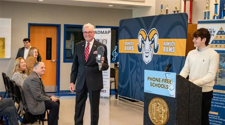 Nueva Jersey proh&iacute;be uso de celulares en escuelas