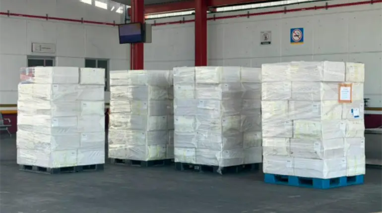 Aseguran casi 20 toneladas de tabaco ilegal en el AICM