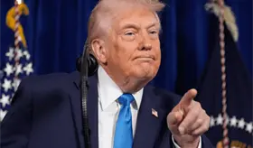 Advierte Trump que por las buenas o por las malas habr&aacute; negociaci&oacute;n sobre Groenlandia