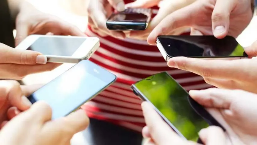 Entra en vigor registro obligatorio de líneas de telefonía móvil con CURP, INE o Pasaporte