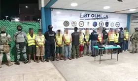 Detienen a 10 presuntos integrantes de una c&eacute;lula dedicada al narcomenudeo en Comalcalco