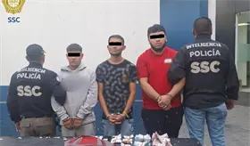 Detienen a 3 presuntos extorsionadores de comerciantes en flagrancia en la CDMX