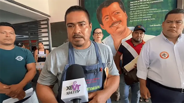 Ambulantes del &acute;Pino Suarez&acute; reprochan falta de servicios en mercado de Casa Blanca donde fueron reubicados