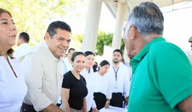 Javier May anuncia los primeros 100 cr&eacute;ditos a la palabra en Huimanguillo