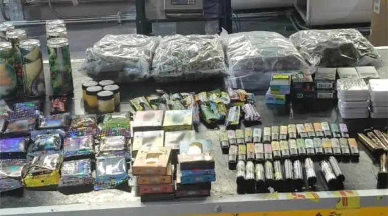 Decomisan droga y m&aacute;s de mil vapeadores en Aeropuerto Internacional de Quer&eacute;taro