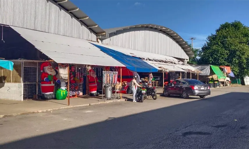 Mercado de Casa Blanca ´sí tiene lo que los comerciantes necesitan´, responde Centro a ambulantes