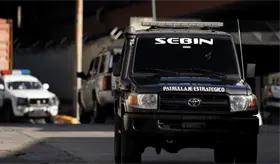 Alerta EE. UU. que milicias armadas buscan estadounidenses en Venezuela