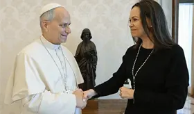 Papa Le&oacute;n XIV recibe a Mar&iacute;a Corina en audiencia en el Vaticano