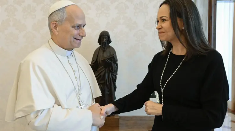 Papa Le&oacute;n XIV recibe a Mar&iacute;a Corina en audiencia en el Vaticano