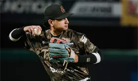 El mexicano Luis Roberto Verdugo firma contrato de ligas menores con Padres de San Diego