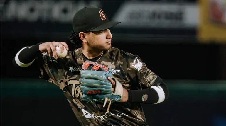 El mexicano Luis Roberto Verdugo firma contrato de ligas menores con Padres de San Diego