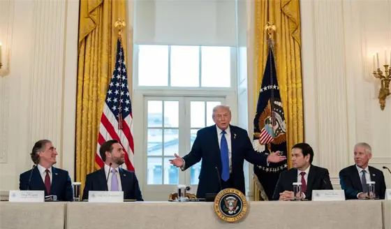 Trump anuncia aranceles del 25% a pa&iacute;ses que tengan negocios con Ir&aacute;n