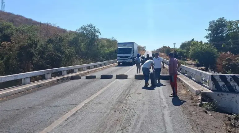 Encuentran cuerpos de 6 personas con huellas de violencia en Michoac&aacute;n