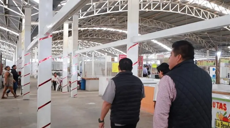 Desa&iacute;ran ambulantes recorrido de supervisi&oacute;n junto a autoridades por el Tianguis Villahermosa