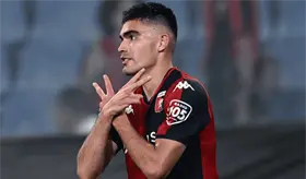 Genoa de Johan V&aacute;squez golea y se aleja del descenso en Italia