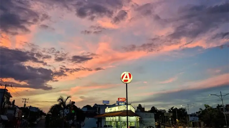 Inicia Ayuntamiento de Centro trabajos de reposici&oacute;n de tuber&iacute;a por la Fuente Maya; hay reducci&oacute;n de carriles