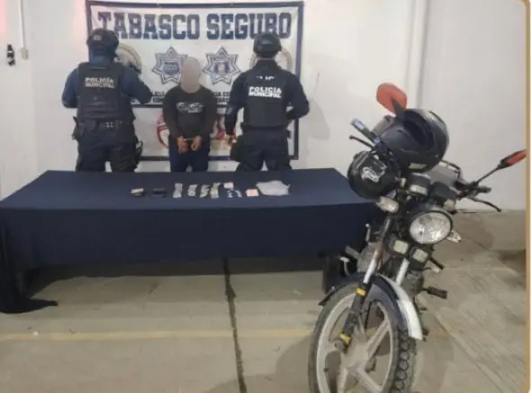 Presunto narcomenudista intenta huir y es detenido en Comalcalco