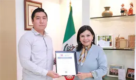 Centro recibe constancia de refrendo del Registro Nacional de Archivos