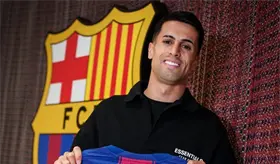 Barcelona oficializa regreso del portugu&eacute;s Joao Cancelo