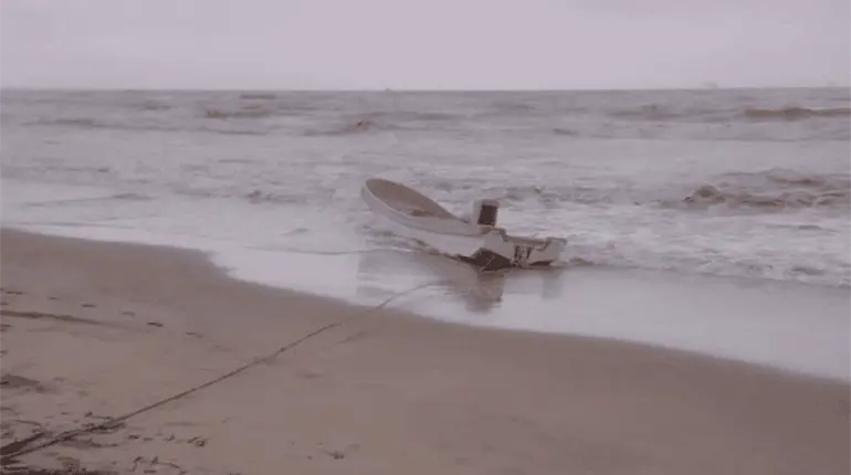 Naufraga lancha con tres hombres en Para&iacute;so