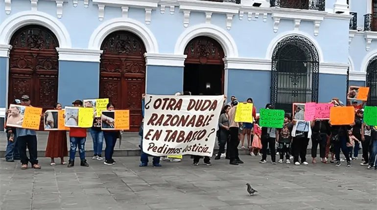 Protestan familiares de agredidos por l&iacute;der pochimovilero hace 3 a&ntilde;os; piden juicio justo