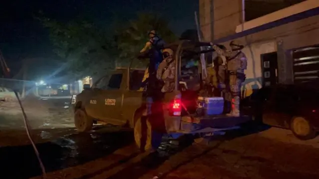 Dos polic&iacute;as heridos y 4 agresores abatidos, deja ataque en Sinaloa