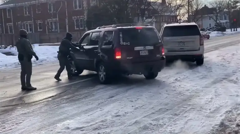 Renuncian fiscales de Minnesota tras presi&oacute;n por investigar a viuda de Renee Good